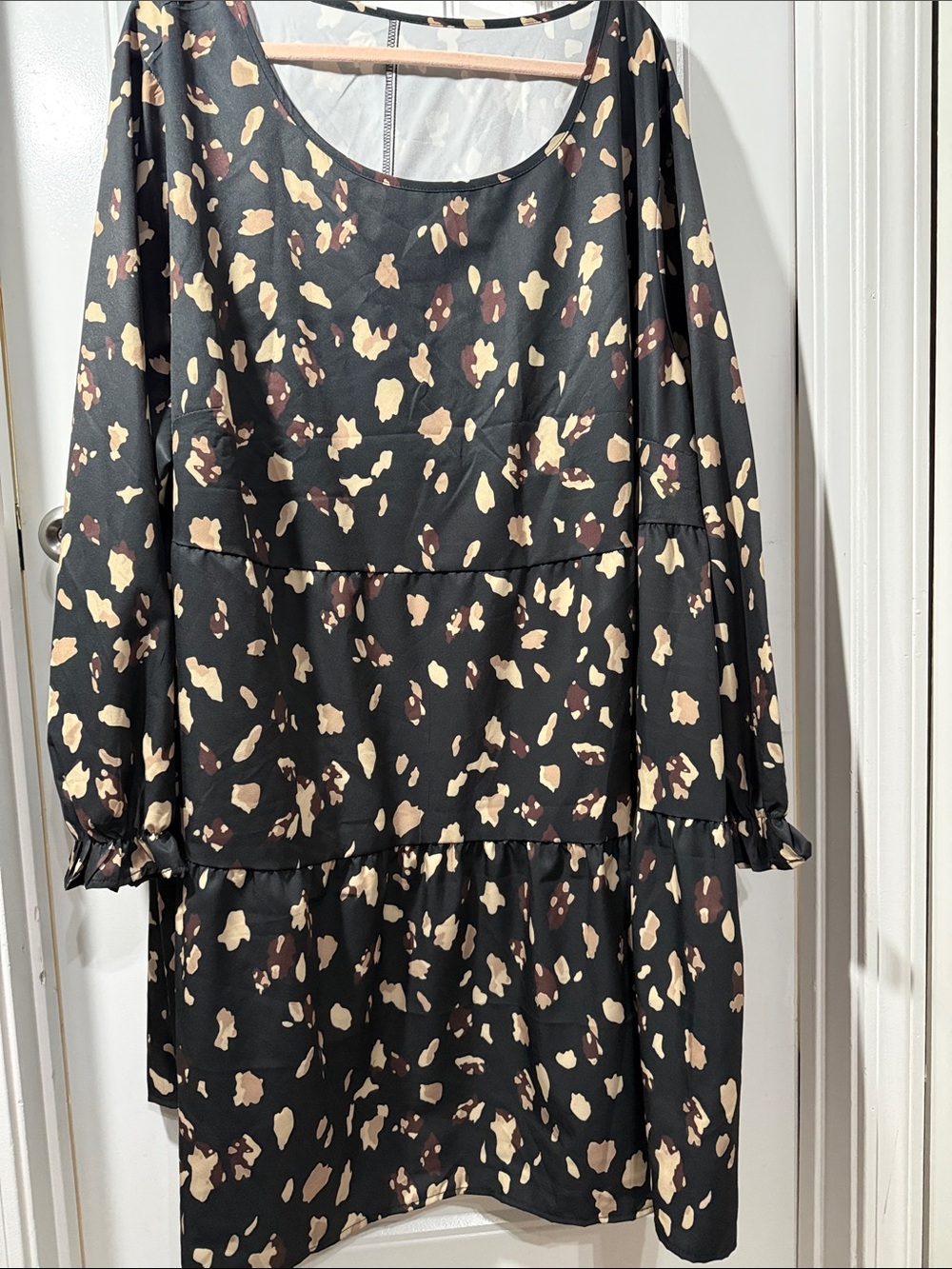 SHEIN Black Long-Sleeve Tiered Dress with Beige & Brown Abstract Print